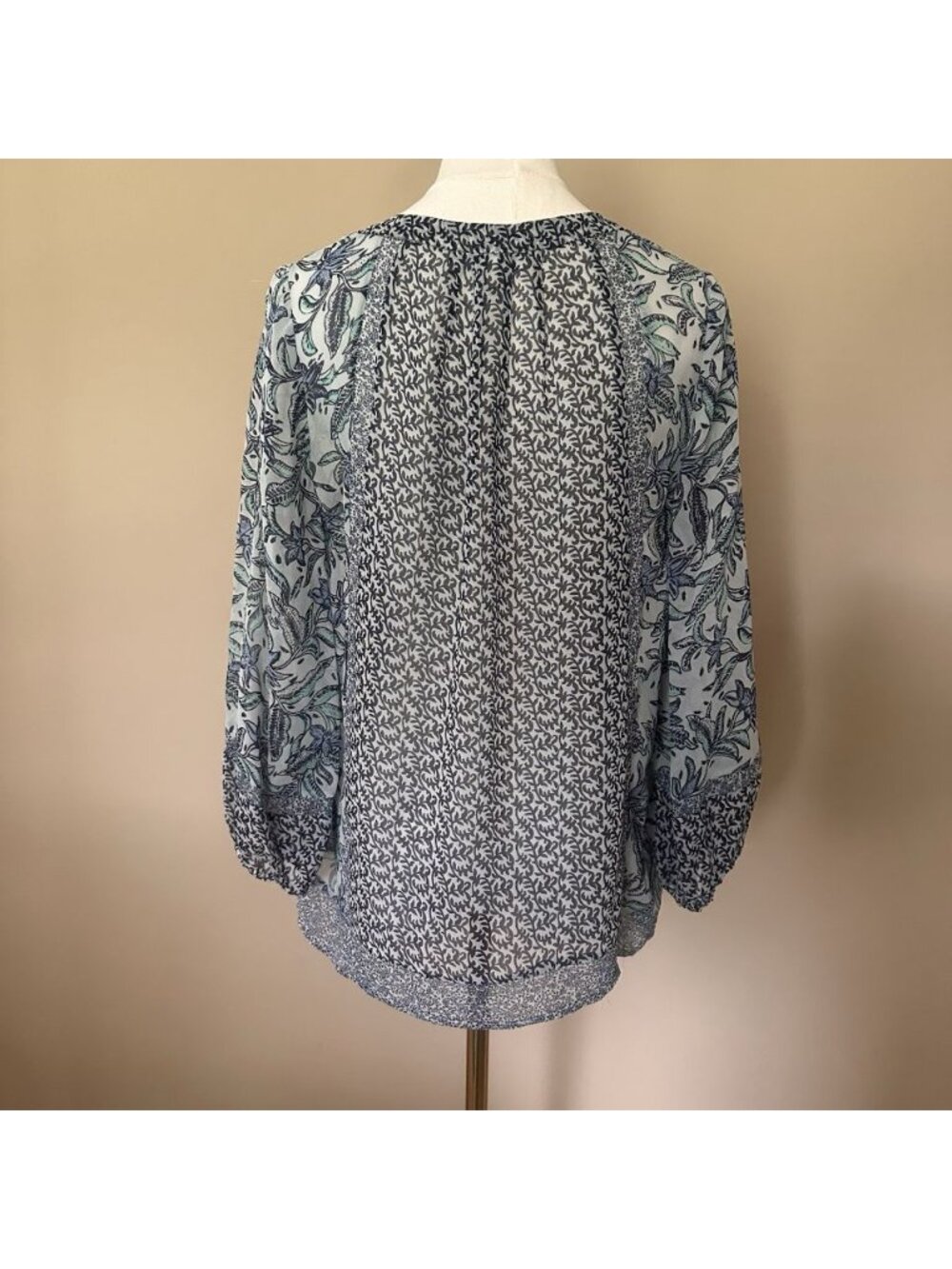 Joie XS 100% Silk Blue Floral Sheer Top 3/4 Sleeve Boho Luxury Cottage Summer - Picture 5 of 8